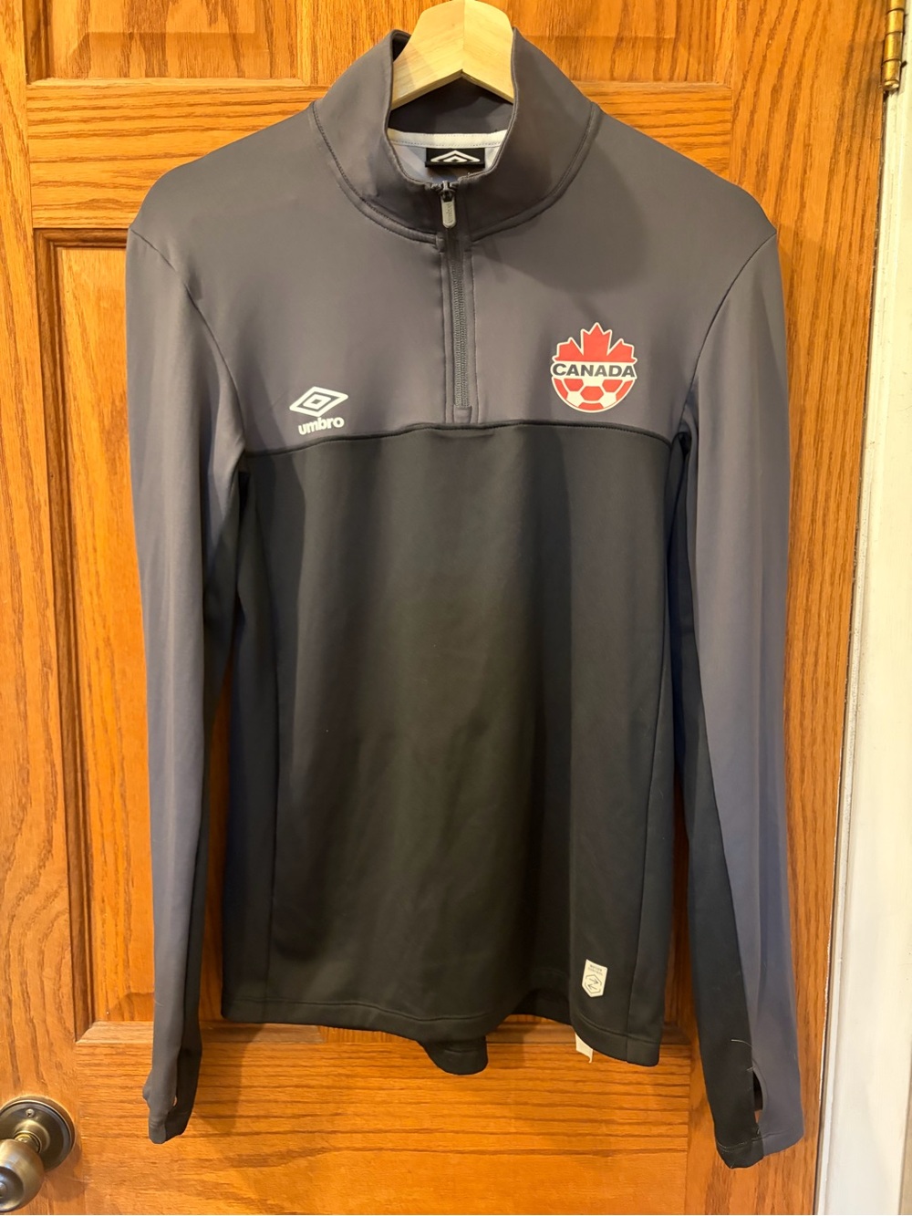 Umbro Men's Gray and Black Canada Soccer Half-Zip Training Top in EUC